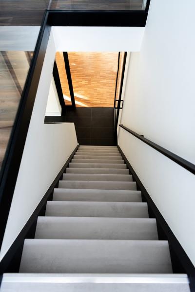 LIGHT GREY STONE 10 300X300 | Ck habitat fermetures REVETEMENT D’ESCALIER Riedisheim 0