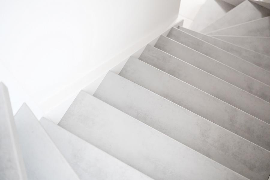 LIGHT GREY STONE LR 300X300 | Ck habitat fermetures REVETEMENT D’ESCALIER Riedisheim 0